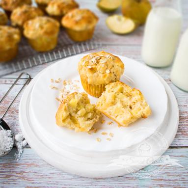 Zdjęcie - Muffinki jogurtowe z jabłkami i płatkami owsianymi - Przepisy kulinarne ze zdjęciami