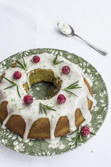 Zdjęcie - Ciasto ze szpinakiem, herbatą, limonką i rozmarynem - Przepisy kulinarne ze zdjęciami