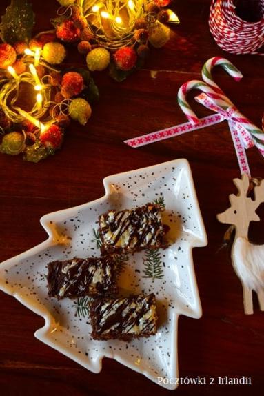 Zdjęcie - Ciasto w słoiku: Brownie z kandyzowanymi wiśniami – U stóp Benbulbena - Przepisy kulinarne ze zdjęciami