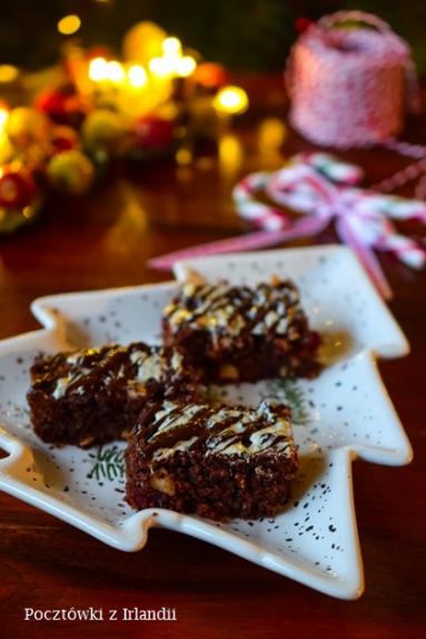 Zdjęcie - Ciasto w słoiku: Brownie z kandyzowanymi wiśniami – U stóp Benbulbena - Przepisy kulinarne ze zdjęciami