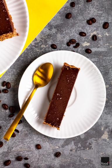 Zdjęcie - Wegańska tarta czekoladowa z solą morską - Przepisy kulinarne ze zdjęciami