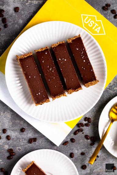 Zdjęcie - Wegańska tarta czekoladowa z solą morską - Przepisy kulinarne ze zdjęciami