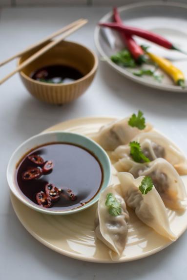 Zdjęcie - Pyszne domowe azjatyckie pierożki gyoza - Przepisy kulinarne ze zdjęciami