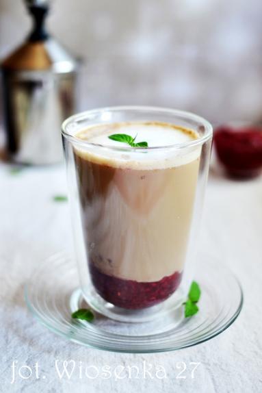Zdjęcie - Kawa z malinami - Przepisy kulinarne ze zdjęciami