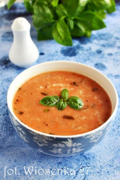 Zdjęcie - Zupa pomidorowa z kluskami lanymi - Przepisy kulinarne ze zdjęciami