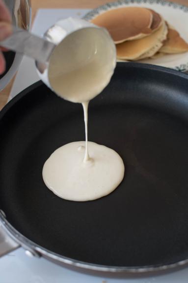 Zdjęcie - Prawdziwe amerykańskie pankejki na maślance - Przepisy kulinarne ze zdjęciami
