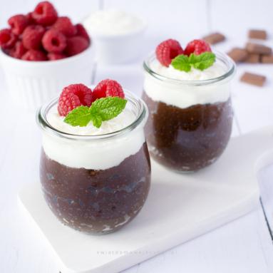 Zdjęcie - Czekoladowy pudding chia z kremem jogurtowo-kokosowym - Przepisy kulinarne ze zdjęciami
