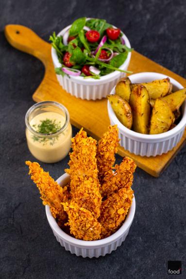 Zdjęcie - Paluszki z kurczaka w panierce z płatków kukurydzianych - Przepisy kulinarne ze zdjęciami
