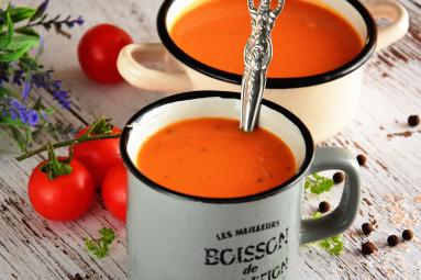 Zdjęcie - Szybka zupa pomidorowa - Przepisy kulinarne ze zdjęciami