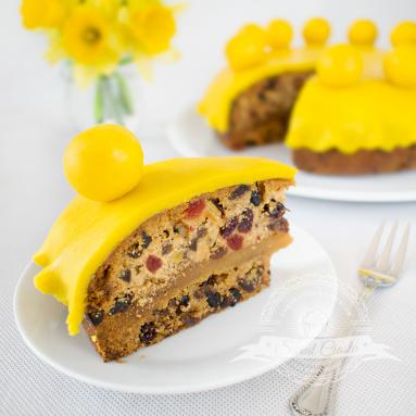 Zdjęcie - Simnel cake – angielskie ciasto wielkanocne - Przepisy kulinarne ze zdjęciami