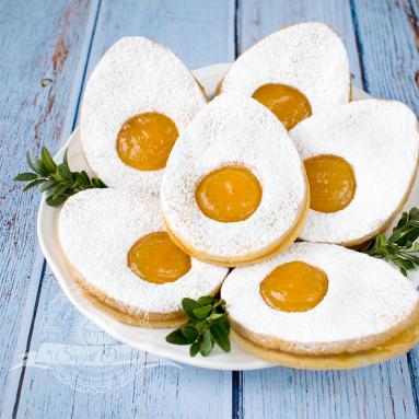 Zdjęcie - Wielkanocne ciastka jajeczka z dżemem morelowym - Przepisy kulinarne ze zdjęciami