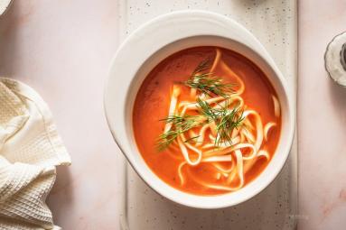 Zdjęcie - Zupa pomidorowa z makaronem – klasyczna - Przepisy kulinarne ze zdjęciami