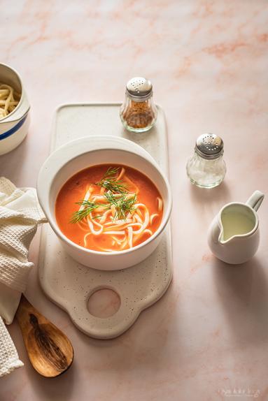 Zdjęcie - Zupa pomidorowa z makaronem – klasyczna - Przepisy kulinarne ze zdjęciami
