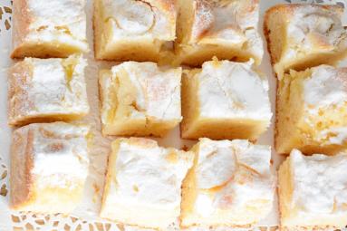 Zdjęcie - Najlepsze ciasto biszkoptowe z jabłkami - Przepisy kulinarne ze zdjęciami