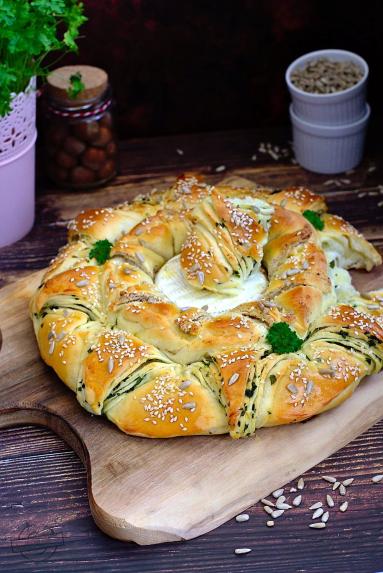 Zdjęcie - Jogurtowy wieniec chlebowy - Przepisy kulinarne ze zdjęciami