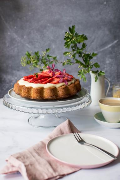 Zdjęcie - Ciasto z kremem cytrynowym - Przepisy kulinarne ze zdjęciami