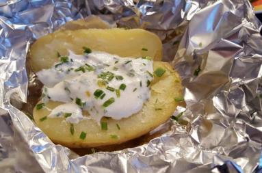 Zdjęcie - Pieczone ziemniaki z gzikiem i boczkiem - Przepisy kulinarne ze zdjęciami