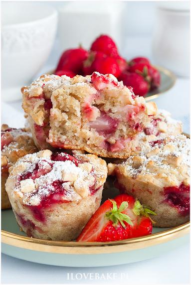 Zdjęcie - Owsiane muffinki z truskawkami - Przepisy kulinarne ze zdjęciami
