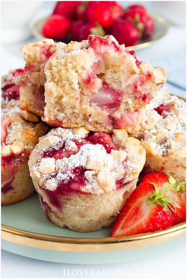 Zdjęcie - Owsiane muffinki z truskawkami - Przepisy kulinarne ze zdjęciami