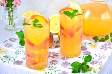 Zdjęcie - Lemoniada brzoskwiniowa - Przepisy kulinarne ze zdjęciami