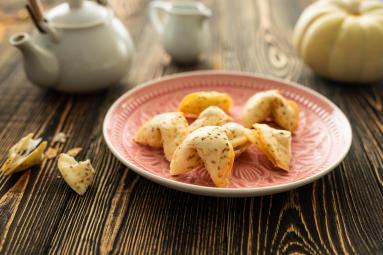 Zdjęcie - Sezamowe ciasteczka z wróżbą - Przepisy kulinarne ze zdjęciami