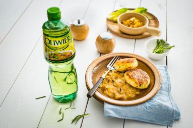 Zdjęcie - Kotlety ziemniaczane z sosem pieczarkowym - Przepisy kulinarne ze zdjęciami