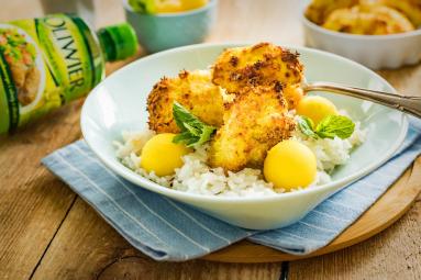 Zdjęcie - Pieczone fit sznycelki z kurczaka w kokosie z ryżem i mango - Przepisy kulinarne ze zdjęciami