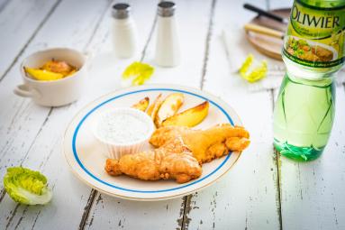 Zdjęcie - Ryba w cieście kukurydzianym z sosem koperkowym - Przepisy kulinarne ze zdjęciami