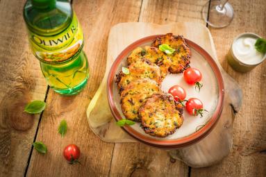 Zdjęcie - Placki ziemniaczane z ziołami i suszonymi pomidorami - Przepisy kulinarne ze zdjęciami