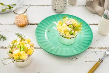 Zdjęcie - Sałatka śledziowa z jajkiem, ziemniakami i musztardowym dressingiem - Przepisy kulinarne ze zdjęciami