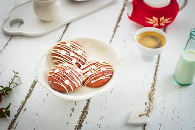 Zdjęcie - Ciasteczka red velvet z białą czekoladą - Przepisy kulinarne ze zdjęciami