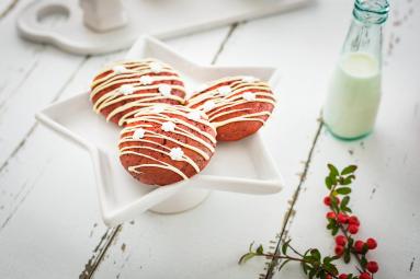 Zdjęcie - Ciasteczka red velvet z białą czekoladą - Przepisy kulinarne ze zdjęciami
