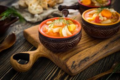 Zdjęcie - Zupa z kapusty z fasolą i pomidorami - Przepisy kulinarne ze zdjęciami