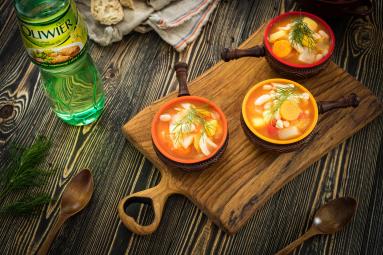 Zdjęcie - Zupa z kapusty z fasolą i pomidorami - Przepisy kulinarne ze zdjęciami