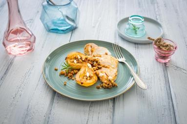 Zdjęcie - Pierś z kurczaka z gruszką i gorgonzolą - Przepisy kulinarne ze zdjęciami