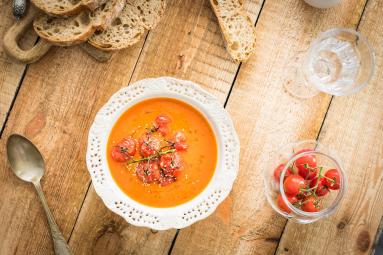 Zdjęcie - Zupa dyniowa z pomidorami oraz nutą sezamu - Przepisy kulinarne ze zdjęciami