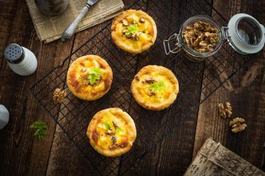 Zdjęcie - Tartaletki ziemniaczane z orzechami - Przepisy kulinarne ze zdjęciami