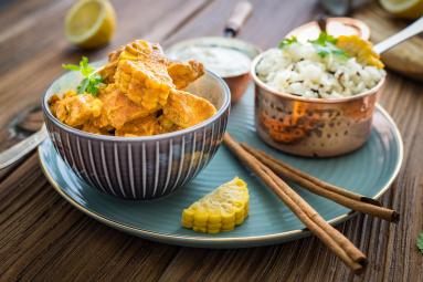 Zdjęcie - Potrawka curry z kurczaka z kukurydzą - Przepisy kulinarne ze zdjęciami