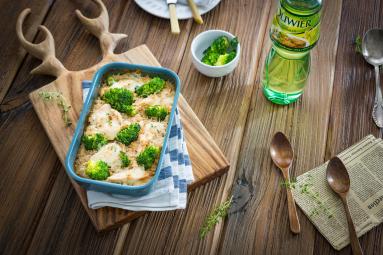 Zdjęcie - Zapiekanka z kaszy perłowej z kurczakiem i brokułem - Przepisy kulinarne ze zdjęciami