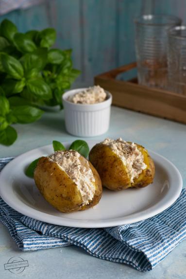 Zdjęcie - Ziemniaki pieczone z pastą serowo-tuńczykową - Przepisy kulinarne ze zdjęciami