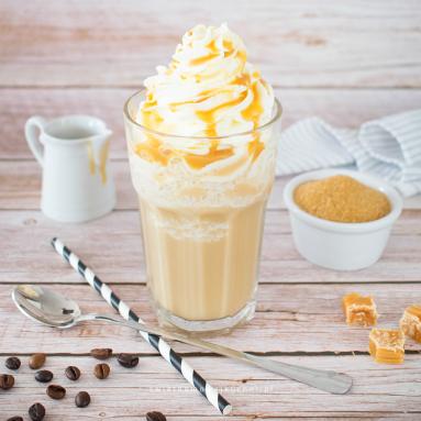 Zdjęcie - Karmelowe frappuccino - a&#39;la Starbucks - Przepisy kulinarne ze zdjęciami