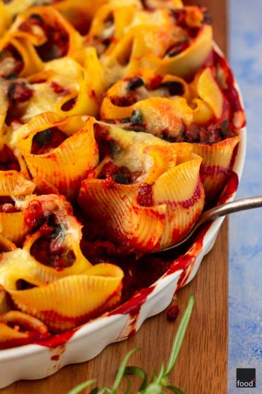 Zdjęcie - Makaron lumaconi faszerowany mięsem mielonym, warzywami i mozzarellą - Przepisy kulinarne ze zdjęciami