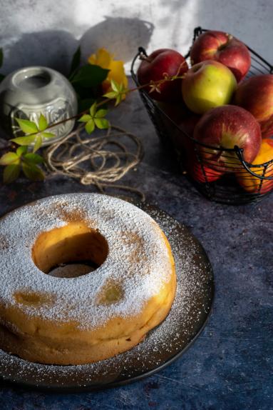 Zdjęcie - Ciasto z jabłkami - Przepisy kulinarne ze zdjęciami