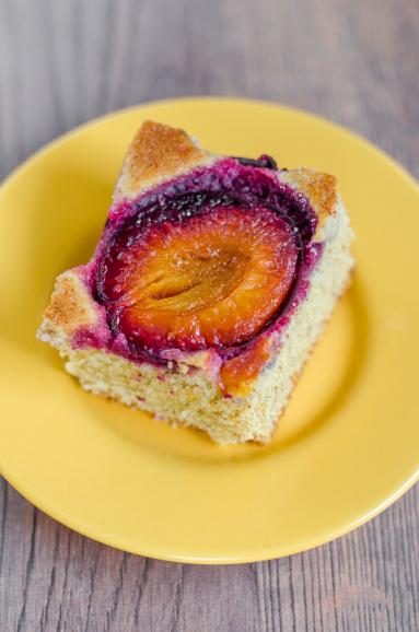 Zdjęcie - Pełnoziarniste ciasto ze śliwkami (bez cukru) - Przepisy kulinarne ze zdjęciami