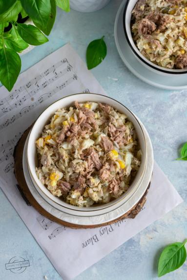 Zdjęcie - Sałatka ryżowa z tuńczykiem - Przepisy kulinarne ze zdjęciami