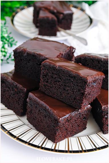 Zdjęcie - Śmietankowe ciasto czekoladowe - Przepisy kulinarne ze zdjęciami
