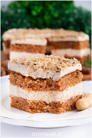 Zdjęcie - Ciasto marchewkowe z kremem orzechowym - Przepisy kulinarne ze zdjęciami