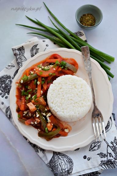 Zdjęcie - Filet kurczaka z warzywami w stylu azjatyckim - Napiecyku - Przepisy kulinarne ze zdjęciami