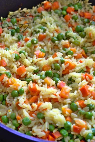 Zdjęcie - Ryż z marchewką i groszkiem - Przepisy kulinarne ze zdjęciami