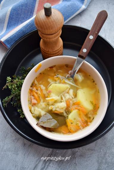Zdjęcie - Dobra zupa wiejska z kluseczkami - Napiecyku - Przepisy kulinarne ze zdjęciami